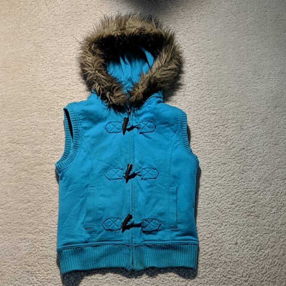 Mudd turquoise vest with brown buttons